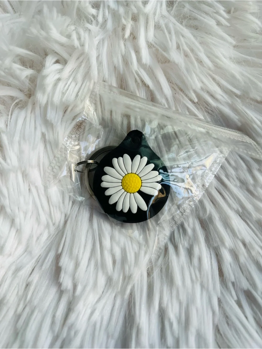 Apple Black Daisy AirTag Holder with White and Yellow Floral Accent